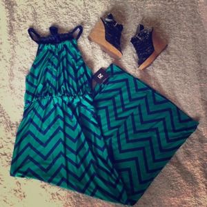 ❌❌SOLD❌❌NWT!! Chevron Maxi Dress