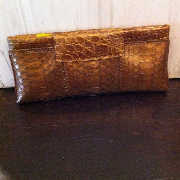 20 % off today! Authentic VBH luxury trio clutch - Picture 2 of 3