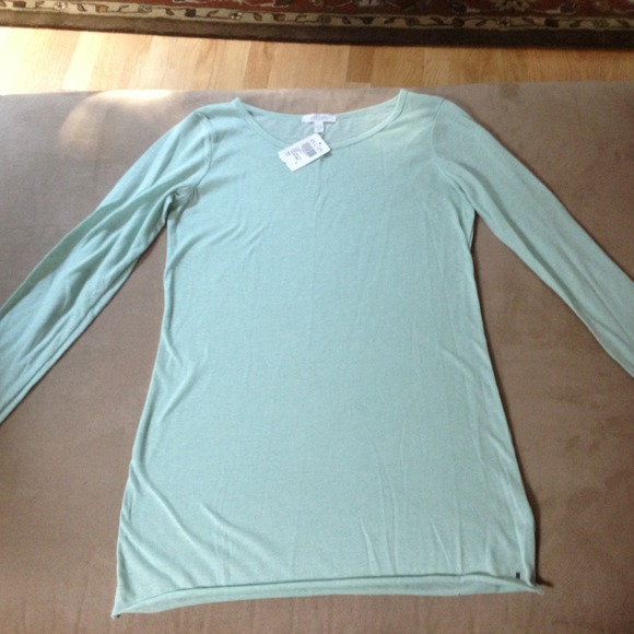 Mint screen scoop neck shirt