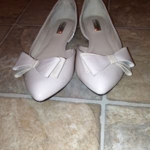 Genuine patent leather beige pointy toed flats