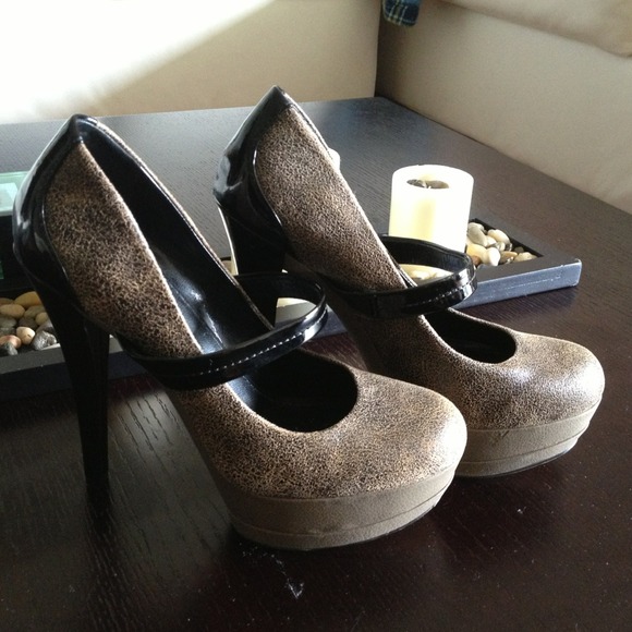 Jessica Simpson Platform heels