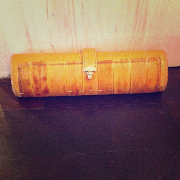 Authentic VBH luxury baton clutch - Picture 1 of 3