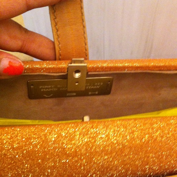Authentic VBH luxury baton clutch - Picture 3 of 3