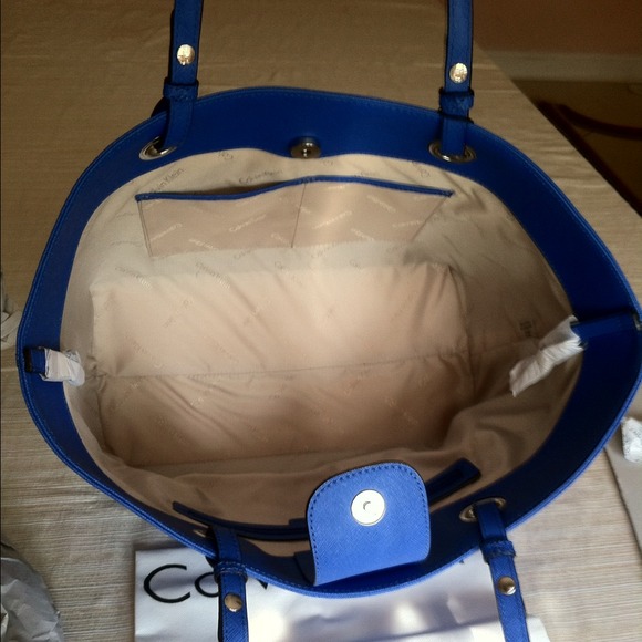 Reserved⛔Brand new saffiano leather Calvin Klein - Picture 2 of 4