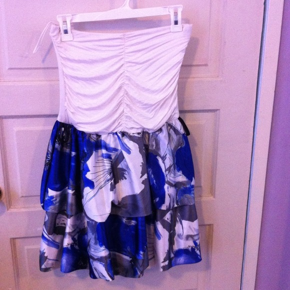 White and blur floral dress