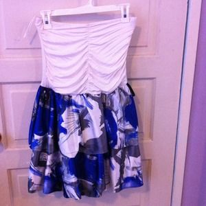 White and blur floral dress