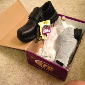 Slip resistant work shoes