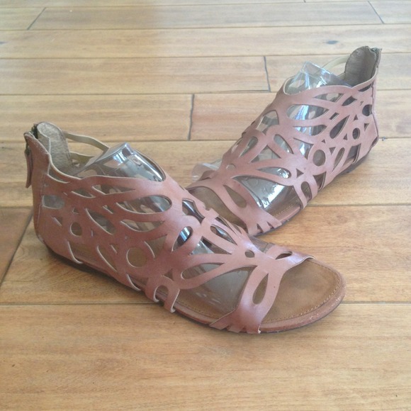 *SOLD* Nine West Brown Leather Gladiator Sandals - Picture 2 of 4