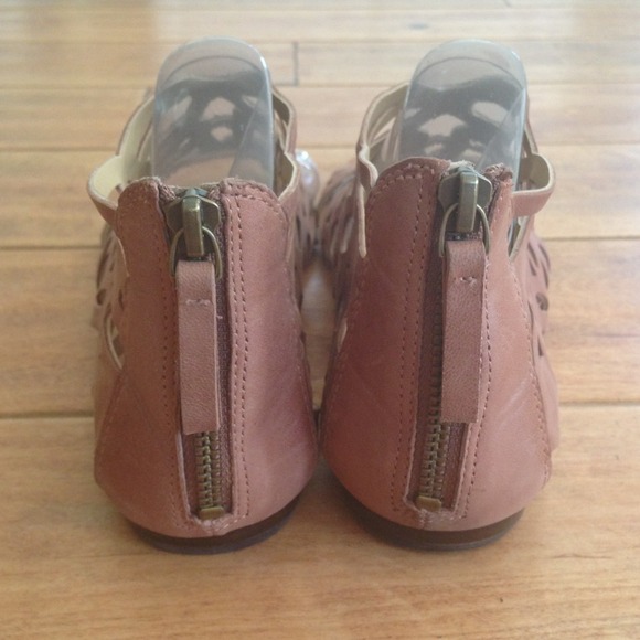 *SOLD* Nine West Brown Leather Gladiator Sandals - Picture 4 of 4