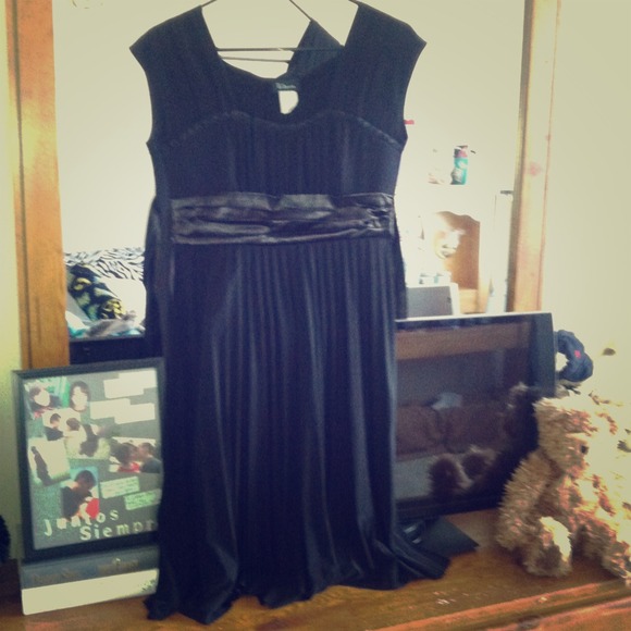 Little black dress - Picture 1 of 3