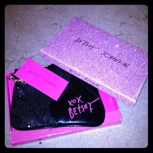 🚫sold🚫Betsey Johnson wristlet