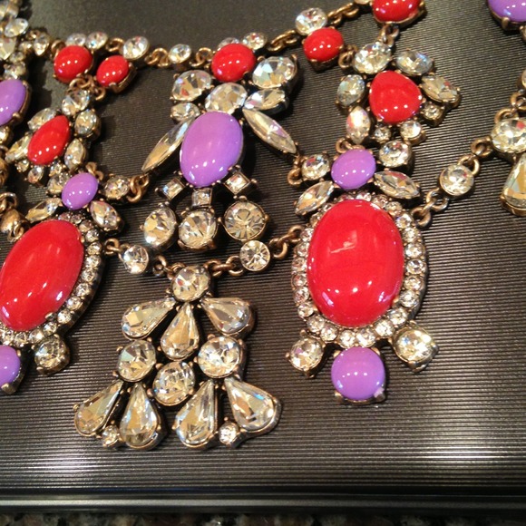 "Host pick" 👏🎉AHIGH QUALITY statement necklace - Picture 3 of 4