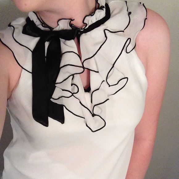 White blouse - Picture 2 of 2