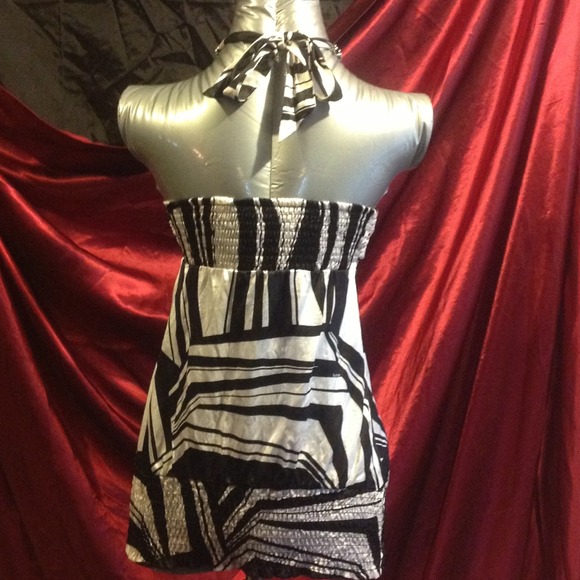 Black & white ladies top/reduced - Picture 3 of 3