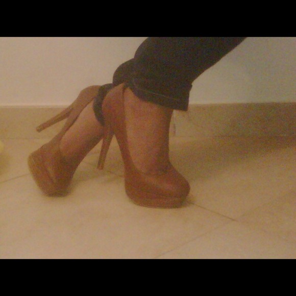 💢Reserved💢 Platform heels nude brown.