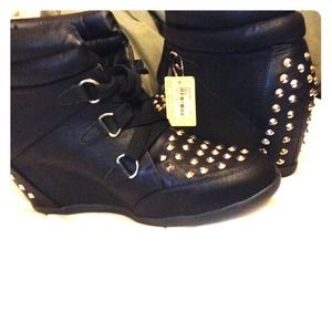 Forever 21 wedge tennis shoes