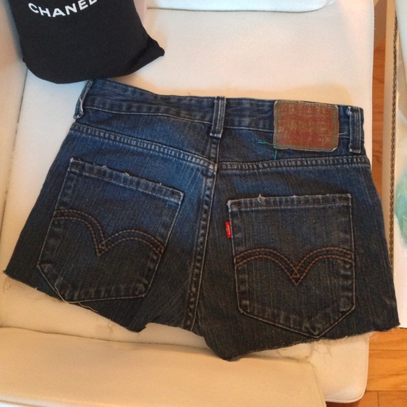Levi's Jeans - Levi High waist shorts perfect for summer Sz 0/1 Levi's Jeans - Levi High waist shorts perfect for summer Sz 0/1