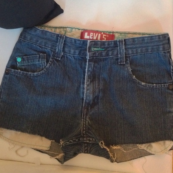 Levi's Jeans - Levi High waist shorts perfect for summer Sz 0/1 Levi's Jeans - Levi High waist shorts perfect for summer Sz 0/1