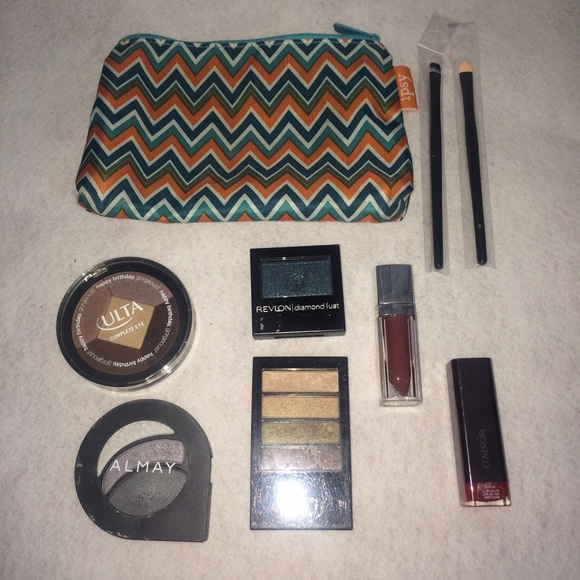 7 piece make up bundle.