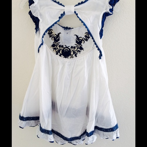 ๐ดSOLD๐ด๐HOST PICK๐New Hi-lo Cut-out back Top - Picture 3 of 4