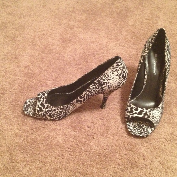 BCBG Generation Peep Toe Heals - Picture 2 of 2