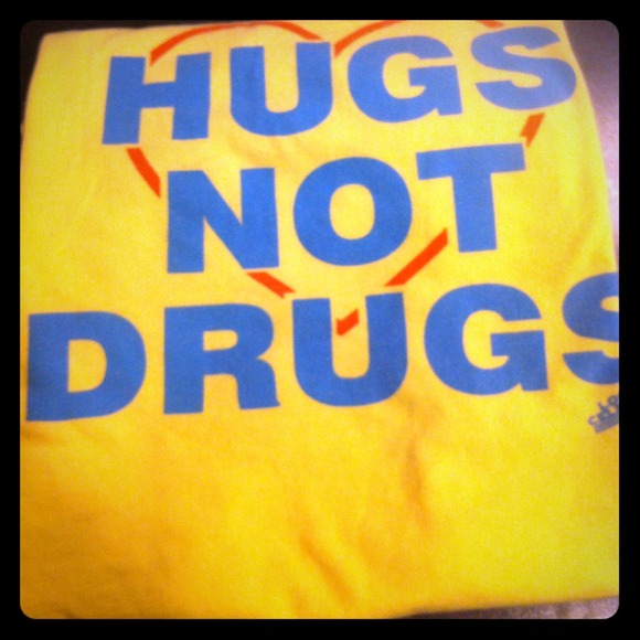 Hugs not drugs Tee