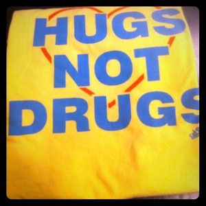 Hugs not drugs Tee