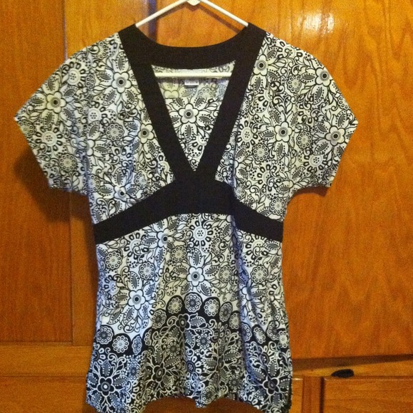 Black and White Scrub Top