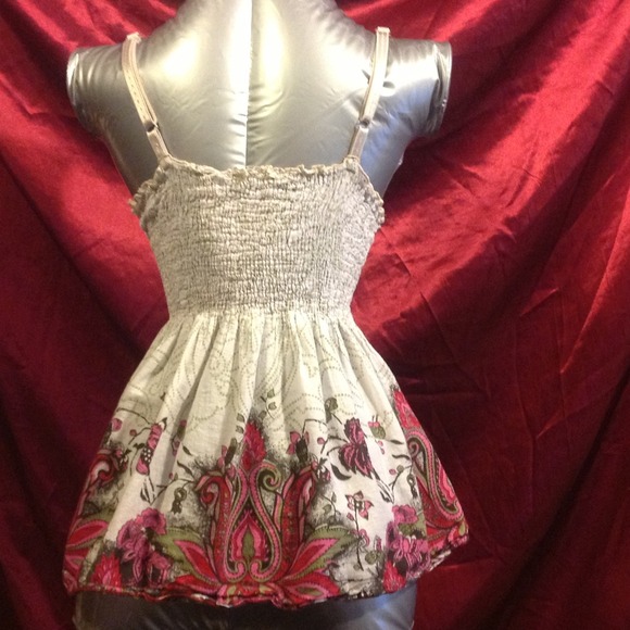 Cute ladies summer top/ reduced - Picture 3 of 3