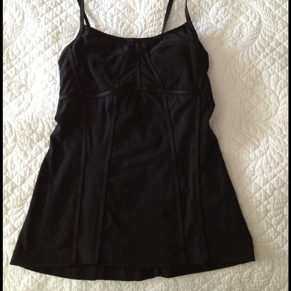 Black lululemon tank. Like new.