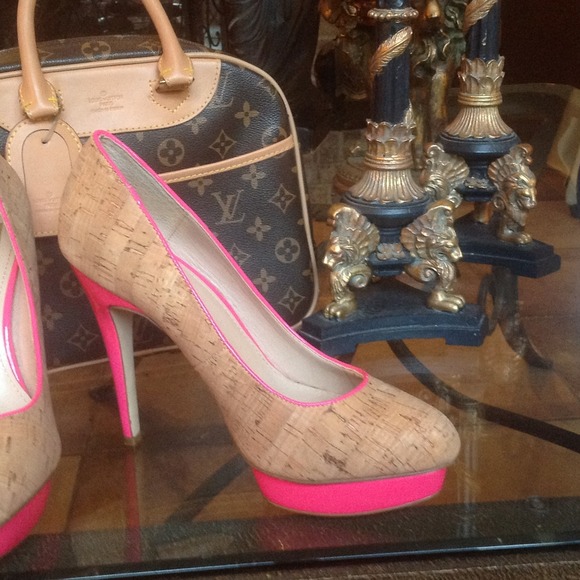 Cork, hot pink pumps!