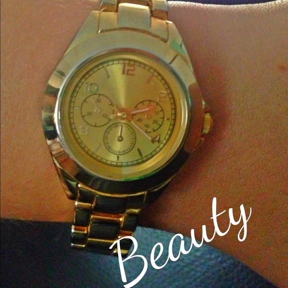 Gold color Metona watch. Links with clasp.