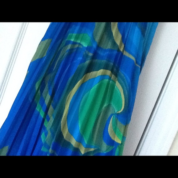 Gorgeous Dress - Picture 3 of 3