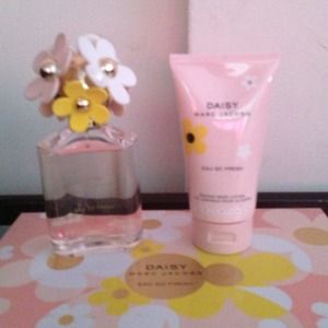 Daisy , by: Marc Jacobs
