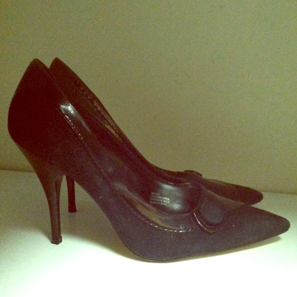 Black Pumps