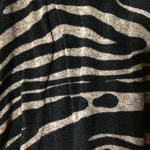 Day trip top✂️PRICE CUT✂️ - Picture 3 of 4