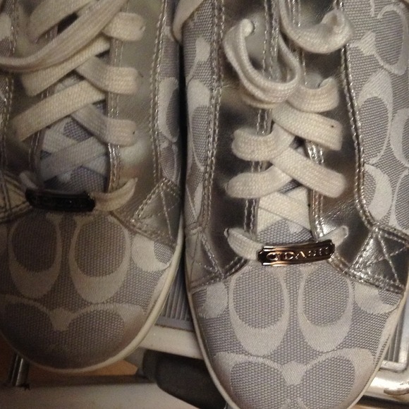 Silver coach tennis shoes!!! Size 9 - Picture 2 of 4