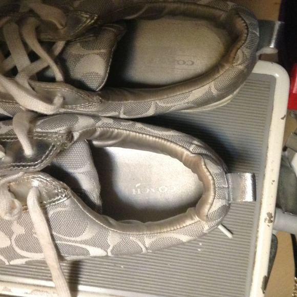 Silver coach tennis shoes!!! Size 9 - Picture 3 of 4