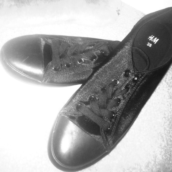 H&M Converse-like sneakers