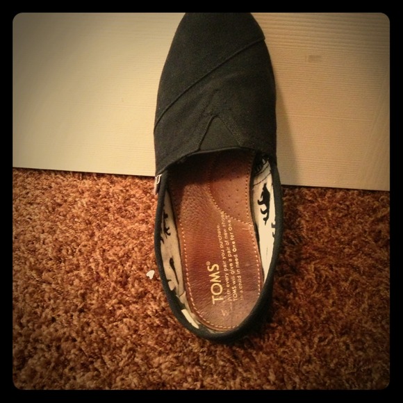 Black canvas Toms!!