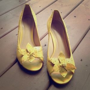 Fun Sunshine Yellow Pumps