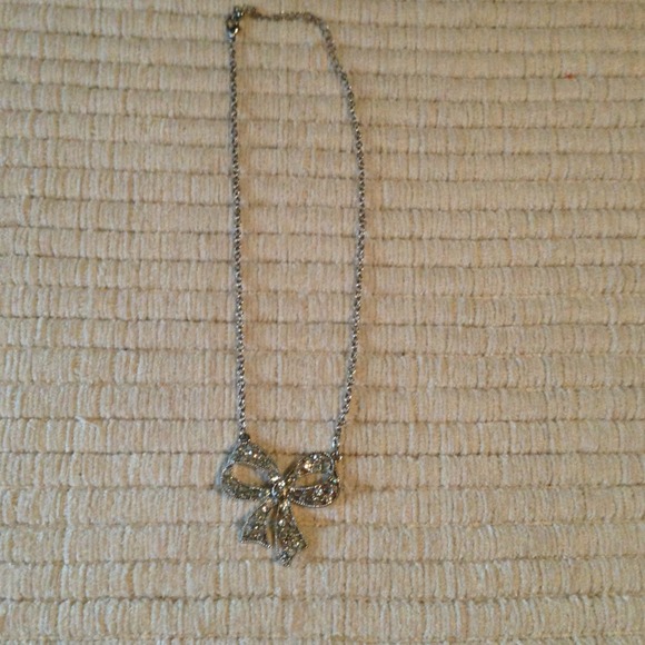 Adorable bow necklace!