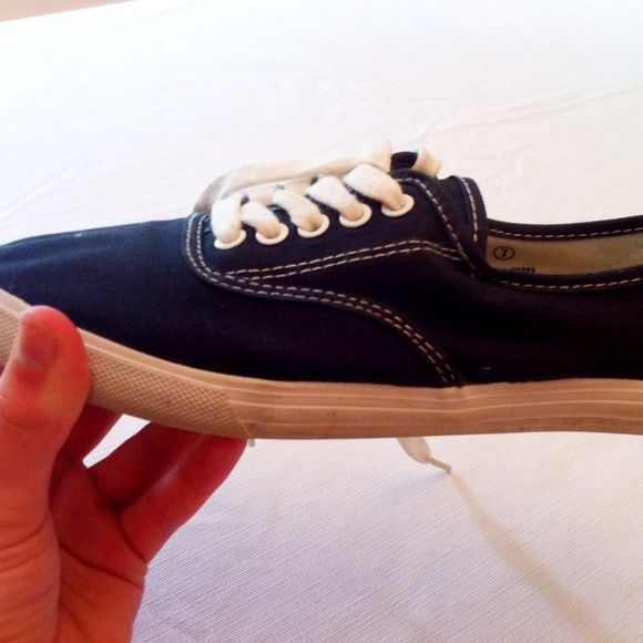 💙Mossimo Sneakers💙 - Picture 2 of 2