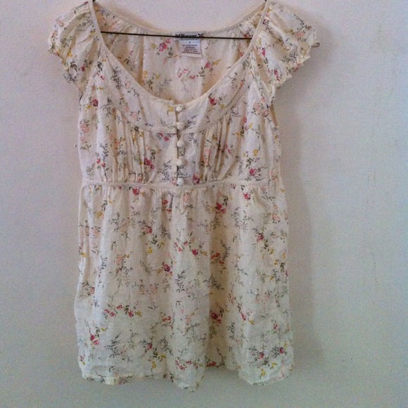 NEW Floral Top ⭐️LAST CHANCE ⭐️ - Picture 1 of 3