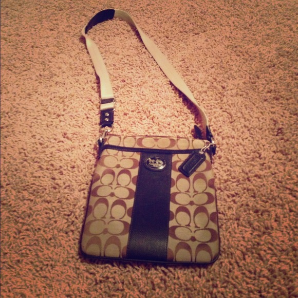 💥SOLD💥 Authentic Coach Crossbody Bag