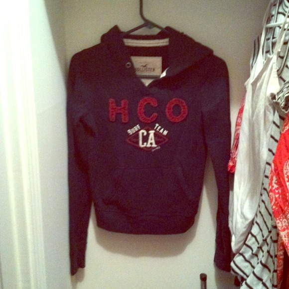 Dark blue/red Hollister sweatshirt! reserved!