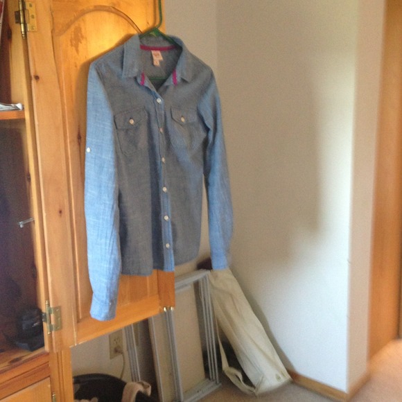 Donated! Light Blue Button-Up Shirt - Picture 4 of 4