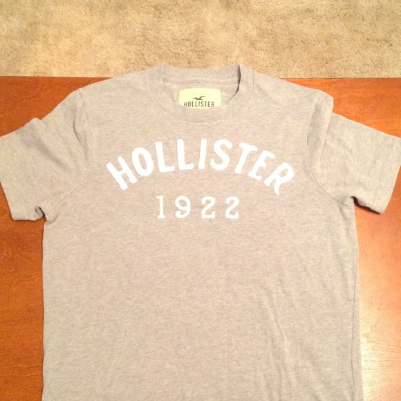 Hollister t-shirt❌❌sold in bundle❌❌