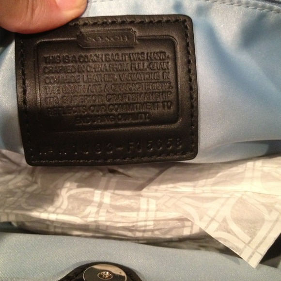 Sold *****coach patent black leather handbag - Picture 4 of 4