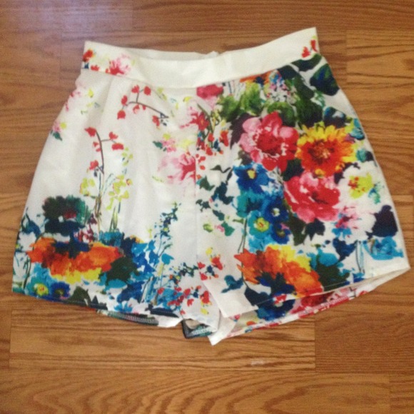 Pants - 🚫 Sold 🚫 Love Label Flower Shorts
